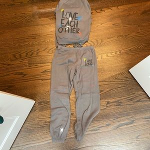 Grey Peace love world set